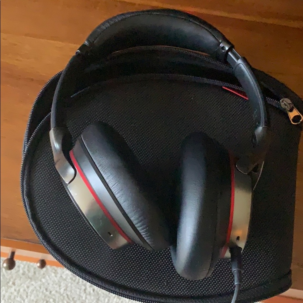 Sony MDR10 Noise Canceling wired headphones black